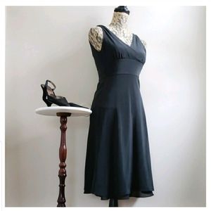 J. CREW Women's 100% Silk Flowy Black V-neck Sleeveless Midi Dress Size 4 Petite